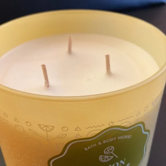 🆕 🍋  LEMON CAKE POP - Bath & Body Works 3 Wick  Candle - Spring Fruity Bakery - Picture 6 of 9